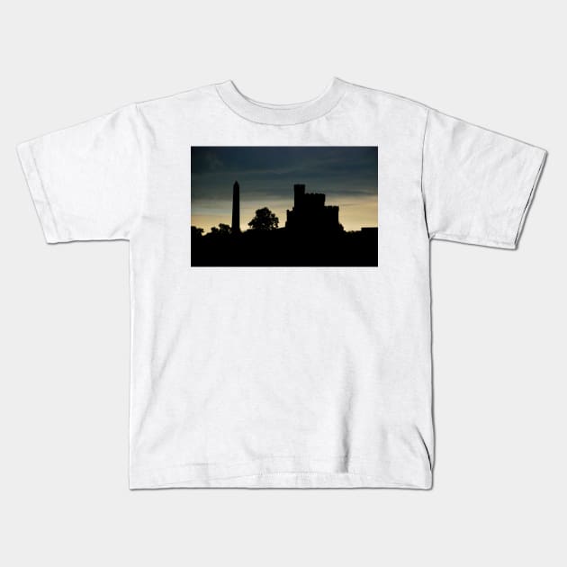 Calton cemetery and obelisk Edinburgh Kids T-Shirt by RichardGibb